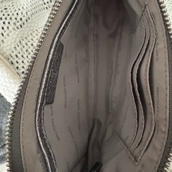 Michael Kors Jet Set Bag in Metallic Silver Leather - Picture 11 of 16